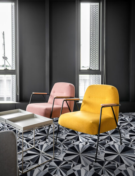 Diamond Starburst Pattern in Black Interlocking Stone Mosaic Tile