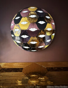 Allison Eden Studios Smile Lips Fun Ball choc gold lavender
