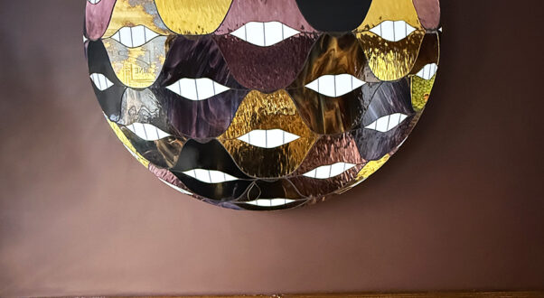Allison Eden Studios Smile Lips Fun Ball choc gold lavender