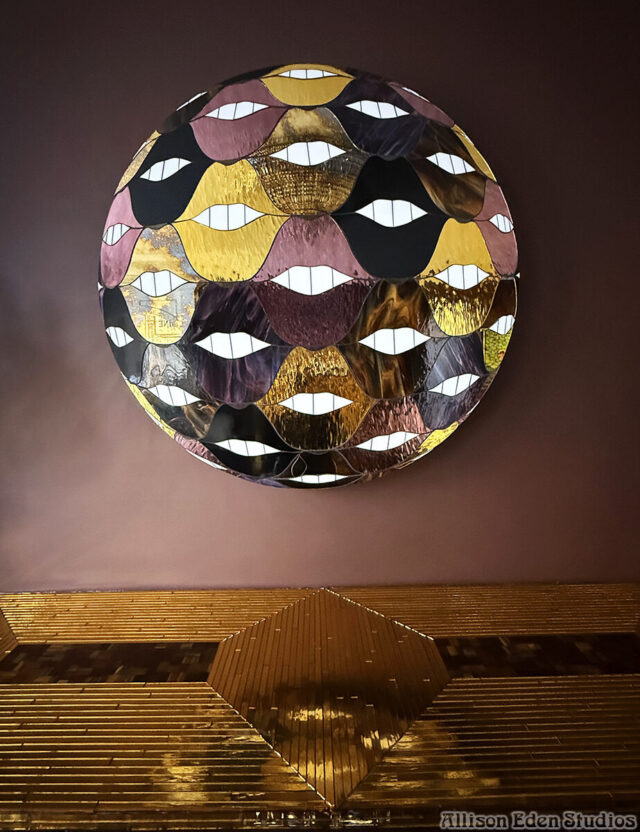 Allison Eden Studios Smile Lips Fun Ball choc gold lavender
