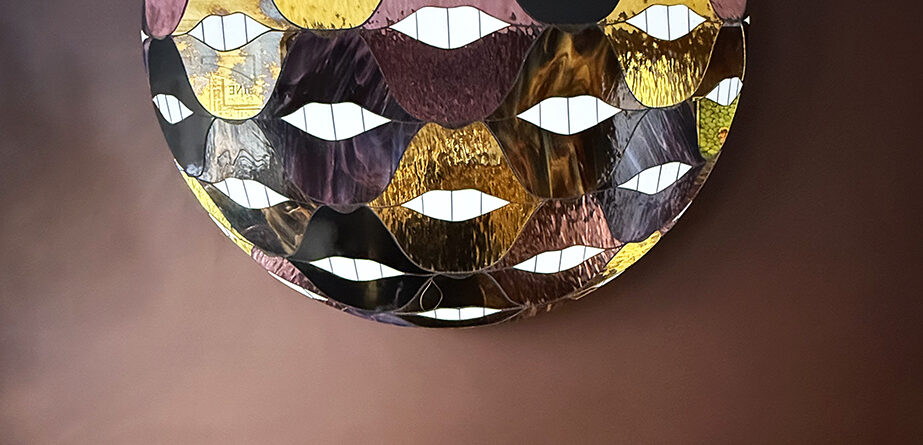 Allison Eden Studios Smile Lips Fun Ball choc gold lavender